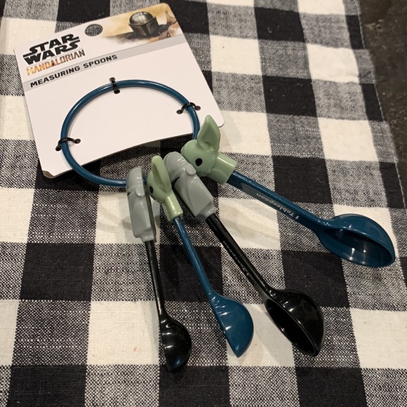 Disney Star Wars The Mandalorian Magnetic Chip Bag Clips & Measuring Spoons Set